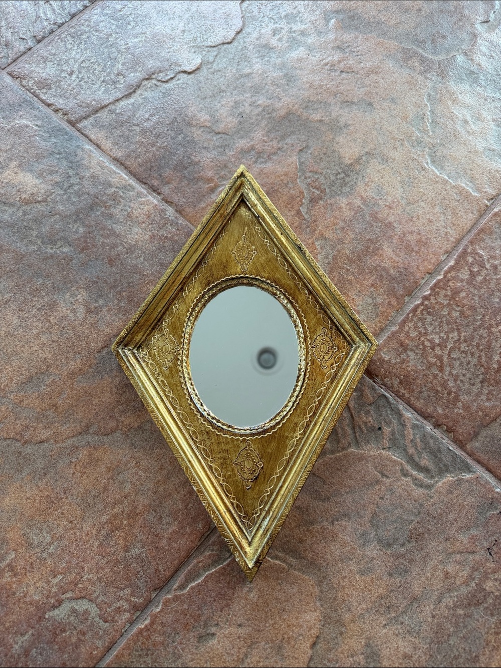 Vintage Italian Florentine Wood Gold Diamond Shape Mirror. - Picture 10 of 12